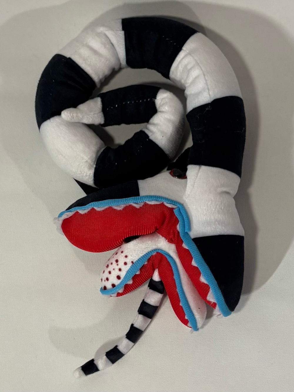 🕸️ BEETLEJUICE THE MUSICAL POSEABLE SAND WORM PLUSH BENDABLE STUFFED ANIMAL TOY